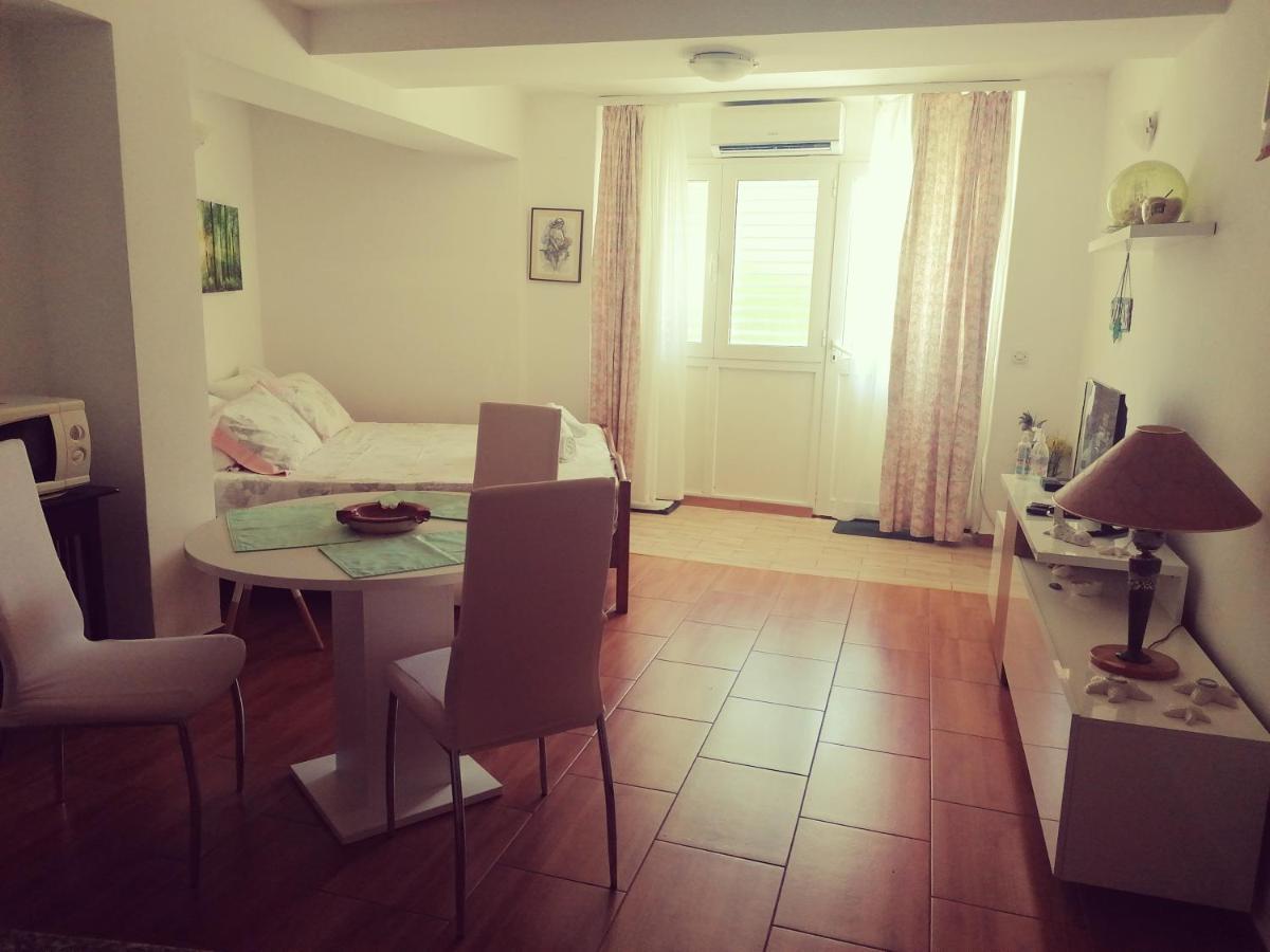 Apartment Lju On The Beach สปลิท ภายนอก รูปภาพ