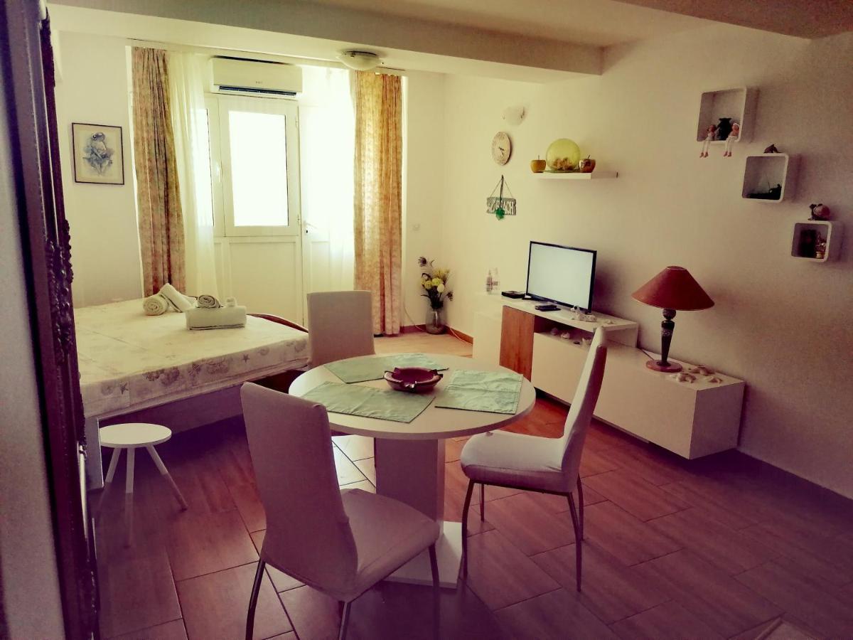 Apartment Lju On The Beach สปลิท ภายนอก รูปภาพ